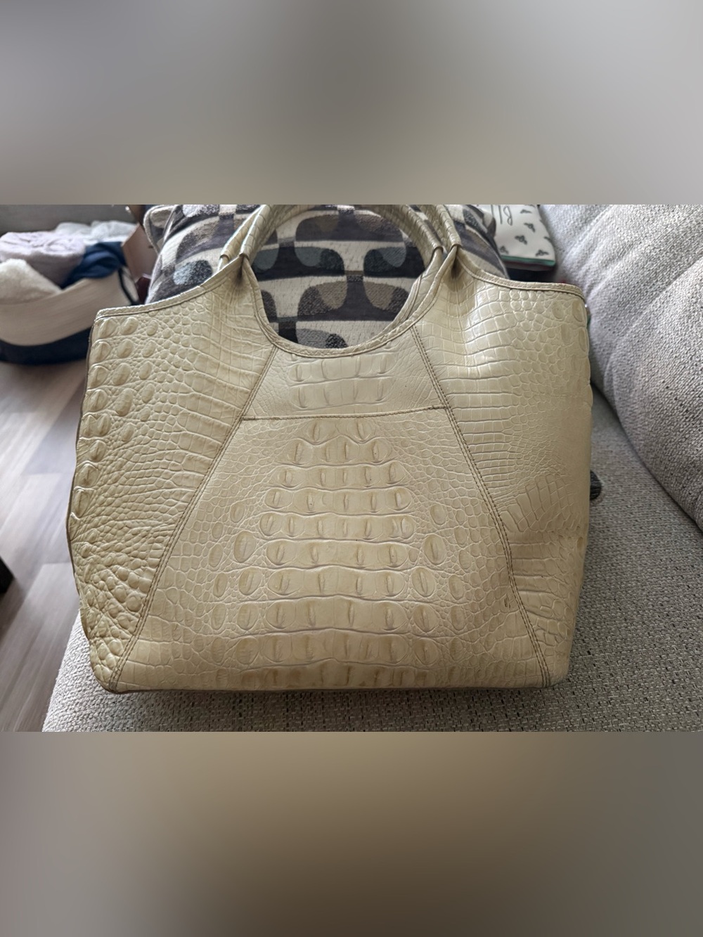 🌻new🌻Brahmin Cream Croc-Embossed Top-Handle Tote. BUY NOW $ can’t go lower - Picture 2 of 4
